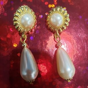 Pearl drop earrings
